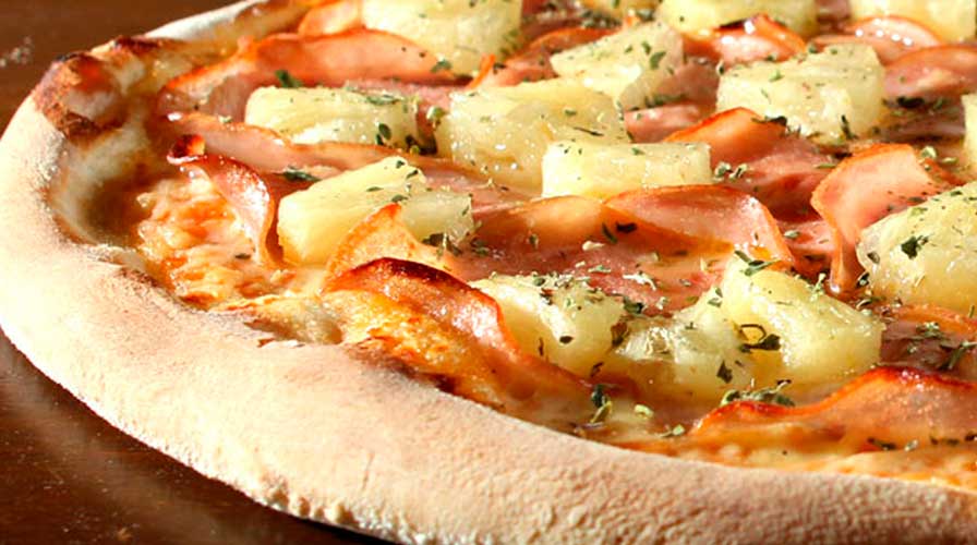 pizza de lombo com abacaxi